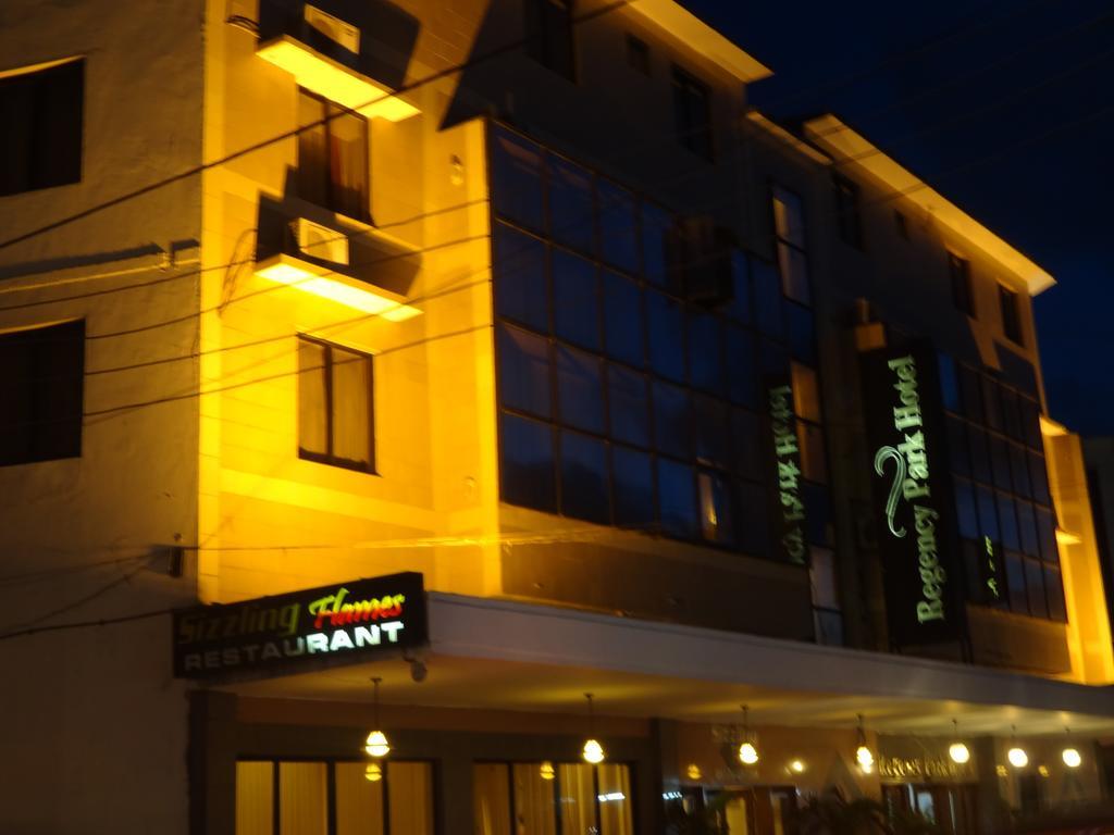 Regency Park Hotel モンバサ エクステリア 写真